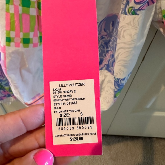 NWT Lilly Pulitzer Esmeray off the shoulder - patch me if you can print. - Picture 2 of 2
